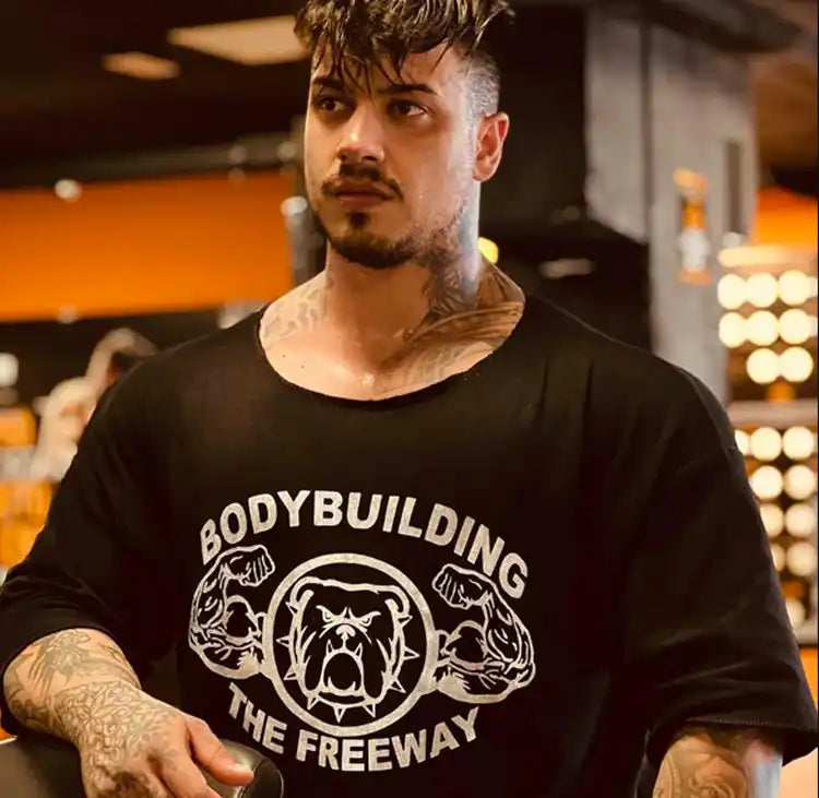 Maglietta da bodybuilding nera.