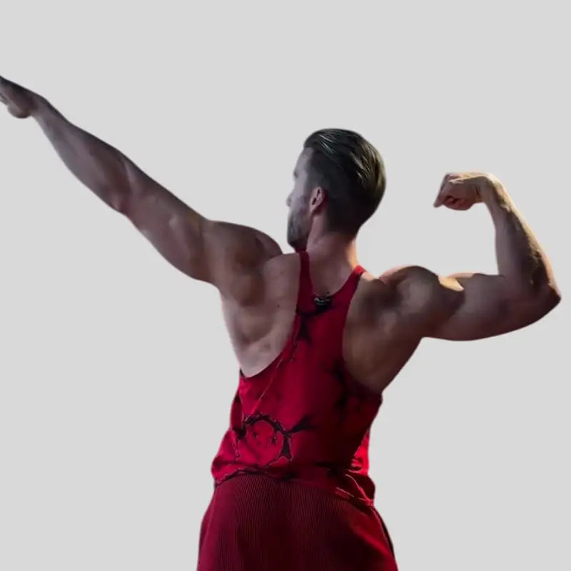 Vista posteriore della canotta Big Gym rossa marmorizzata Thefreeway Art. 2221 indossata da bodybuilder