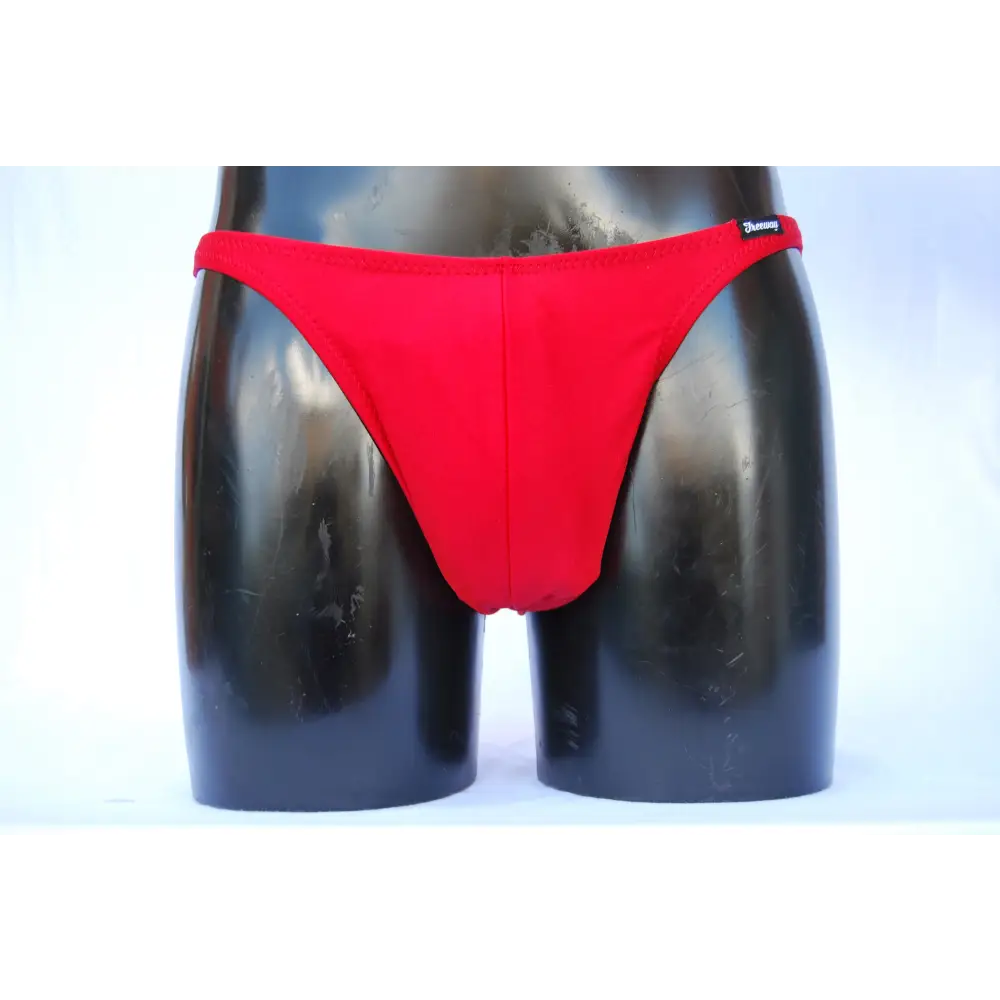 Costume bodybuilding da competizione rosso laminato Thefreeway Art. DN109 in Lycra, vista frontale su manichino